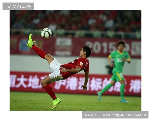 中超门将伸腿救险扑出单刀赢得掌声